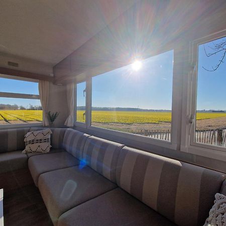 Chalet 'Como La Flor' Julianadorp Flowerfields Overview! Екстериор снимка